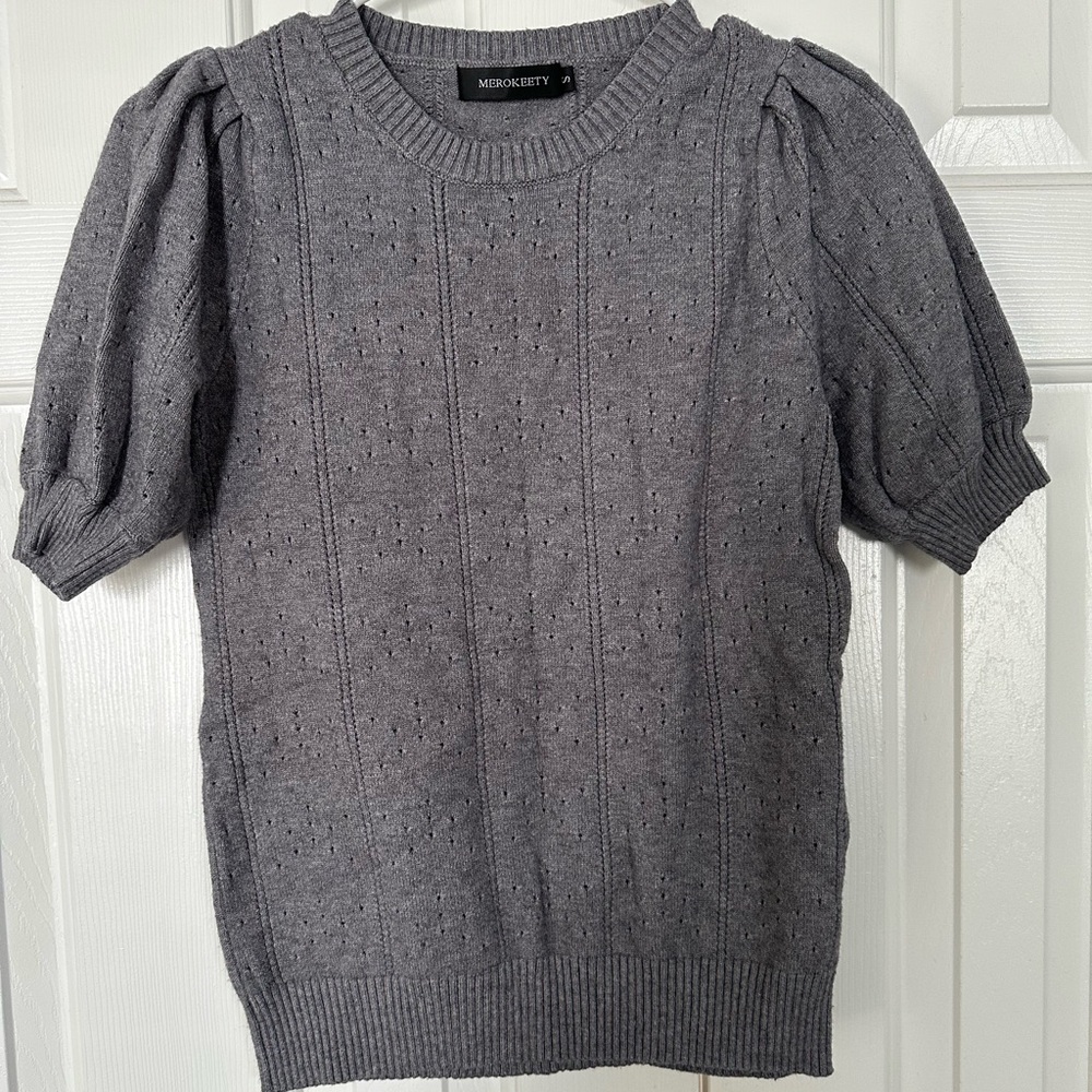 Adorable Merokeety short sleeve sweater